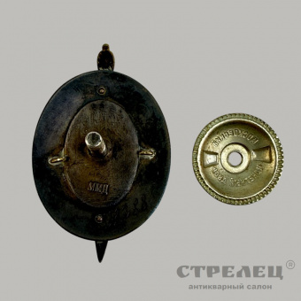фото — нагрудный знак «заслуженный работник мвд ссср» с удостоверением